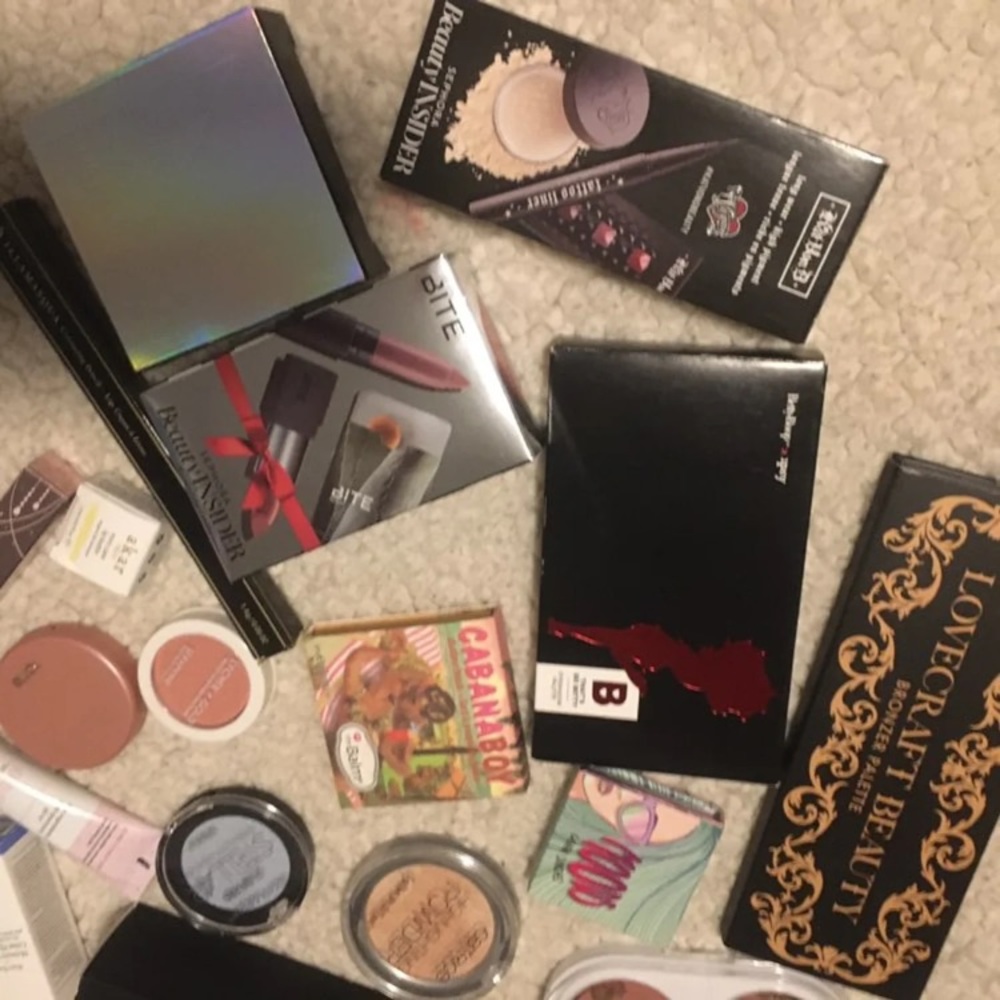 Large Makeup Surprise Bundle